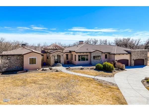 a view of a house with a big yard