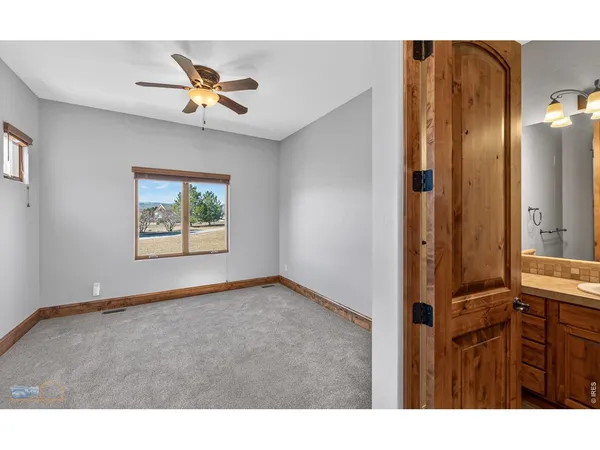 a black and white photo of a picture