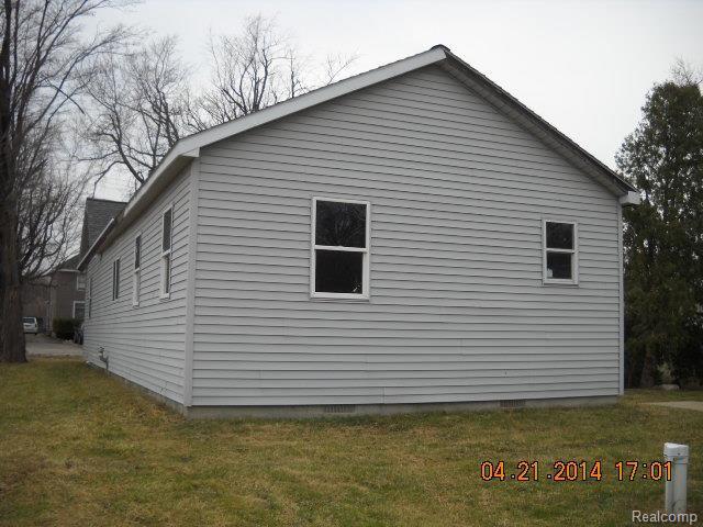265 South Elba Road Lapeer, MI 48446 - Photo 6 of 7 2RearView.jpg