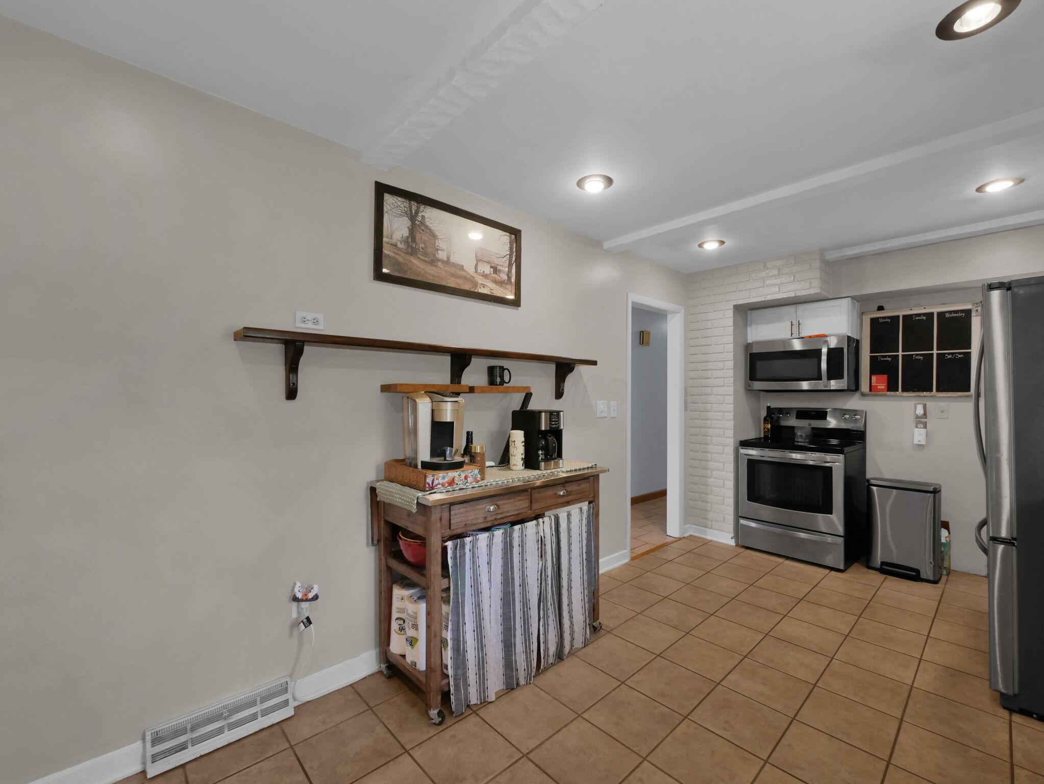 331 Tarlton Road Circleville, OH 43113 - Photo 6 of 35 7-web-or-mls-331-tarlton-rd