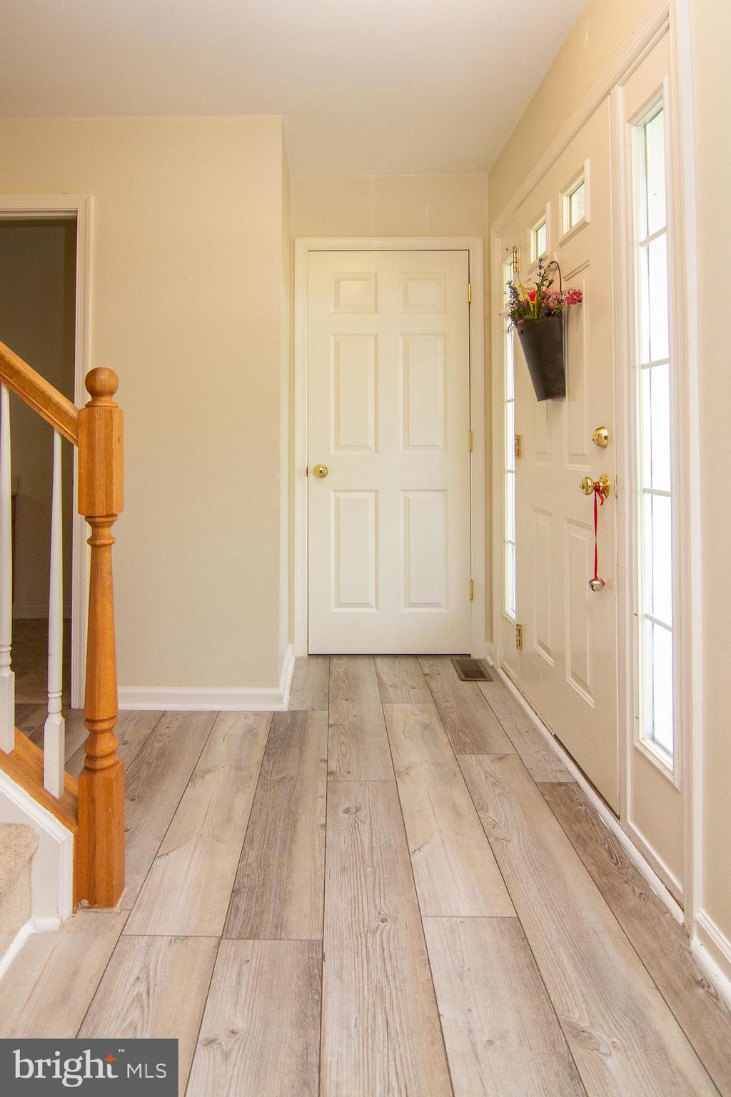 1105 Fox Run Terrace Hanover, PA 17331 - Photo 3 of 31 Foyer