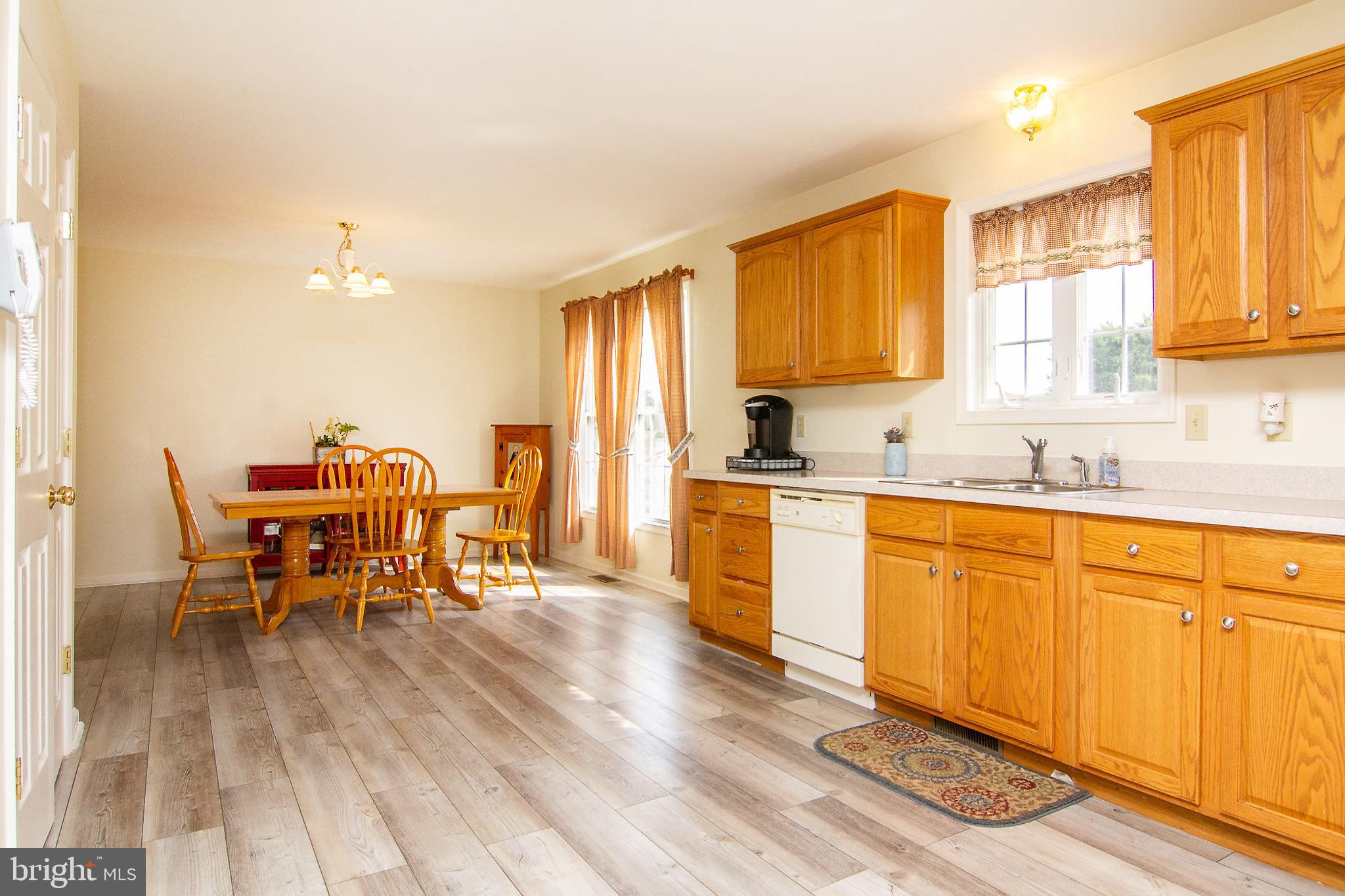 1105 Fox Run Terrace Hanover, PA 17331 - Photo 5 of 31 Eat In Kitchen