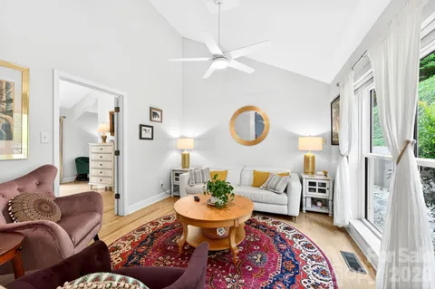 $1,100,000 | 153 SkyView Circle, Asheville, NC 28804