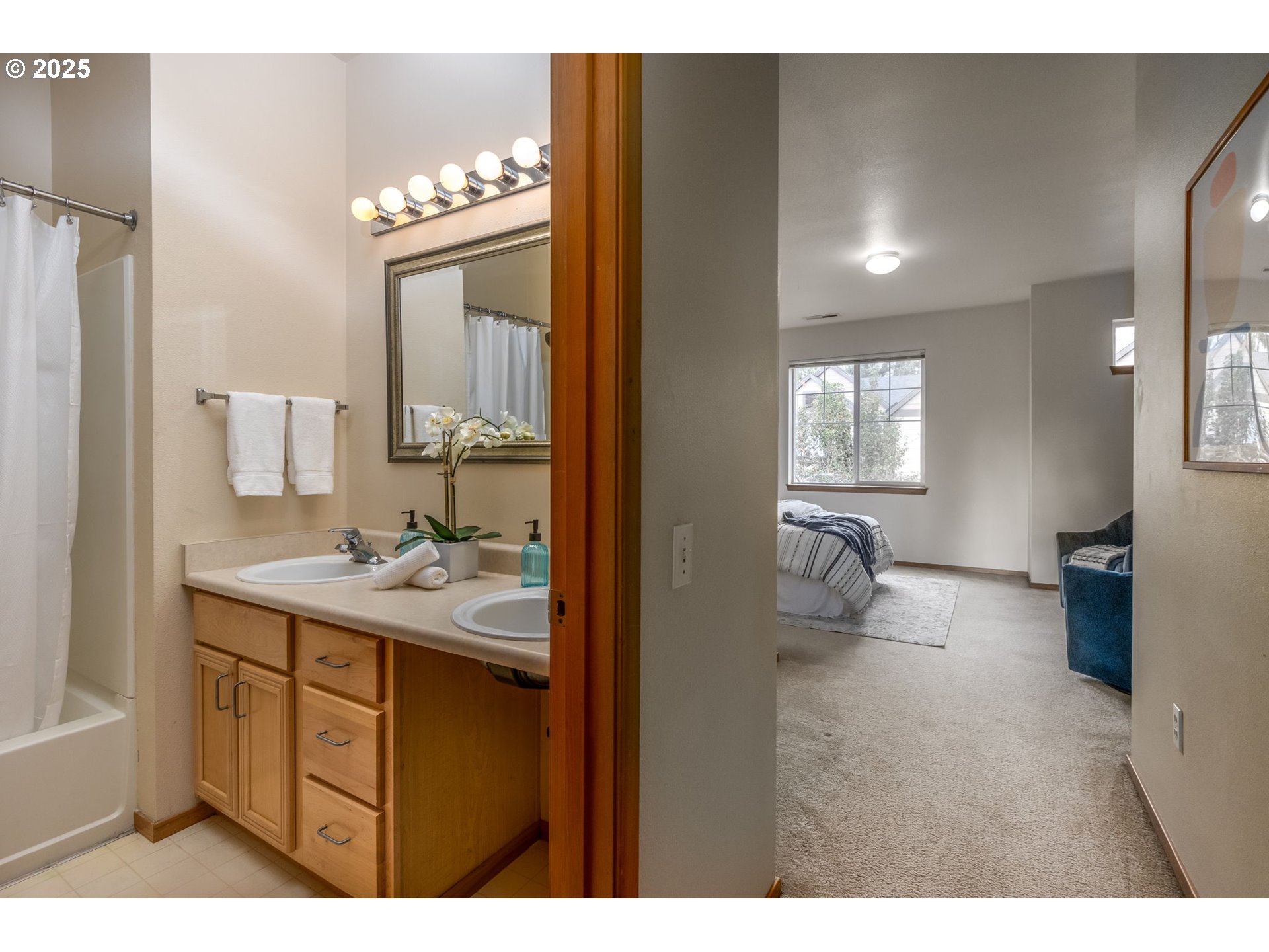 606 Southwest Dillan Drive Beaverton, OR 97006 - Photo 18 of 29 a bathroom with a sink a vanity and a mirror