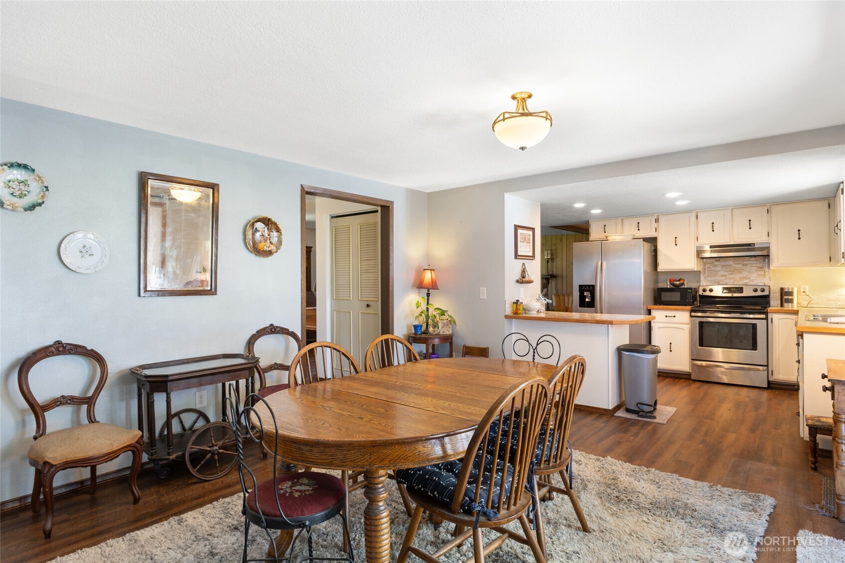 2299 Admiral Road Northeast Moses Lake, WA 98837 - Photo 11 of 40 a dining room with furniture and window