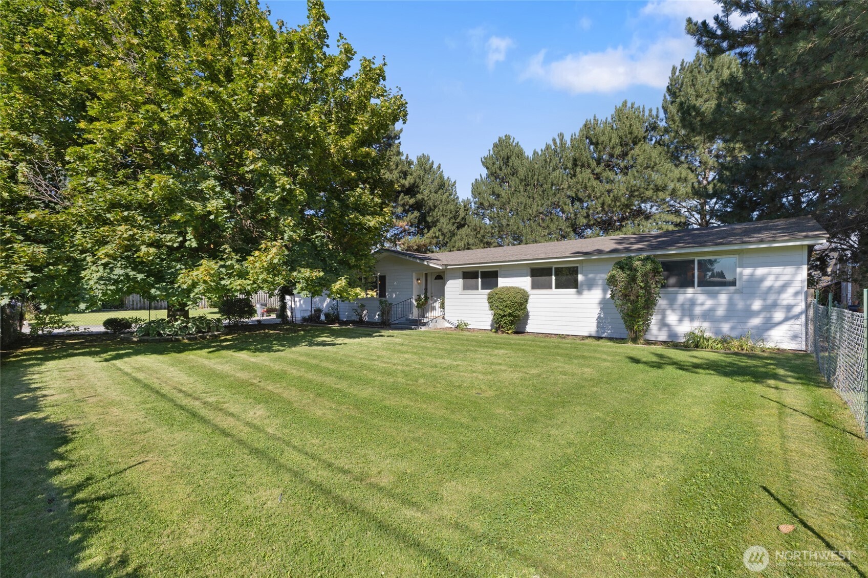 2299 Admiral Road Northeast Moses Lake, WA 98837 - Photo 2 of 40 a front view of house with yard and trees