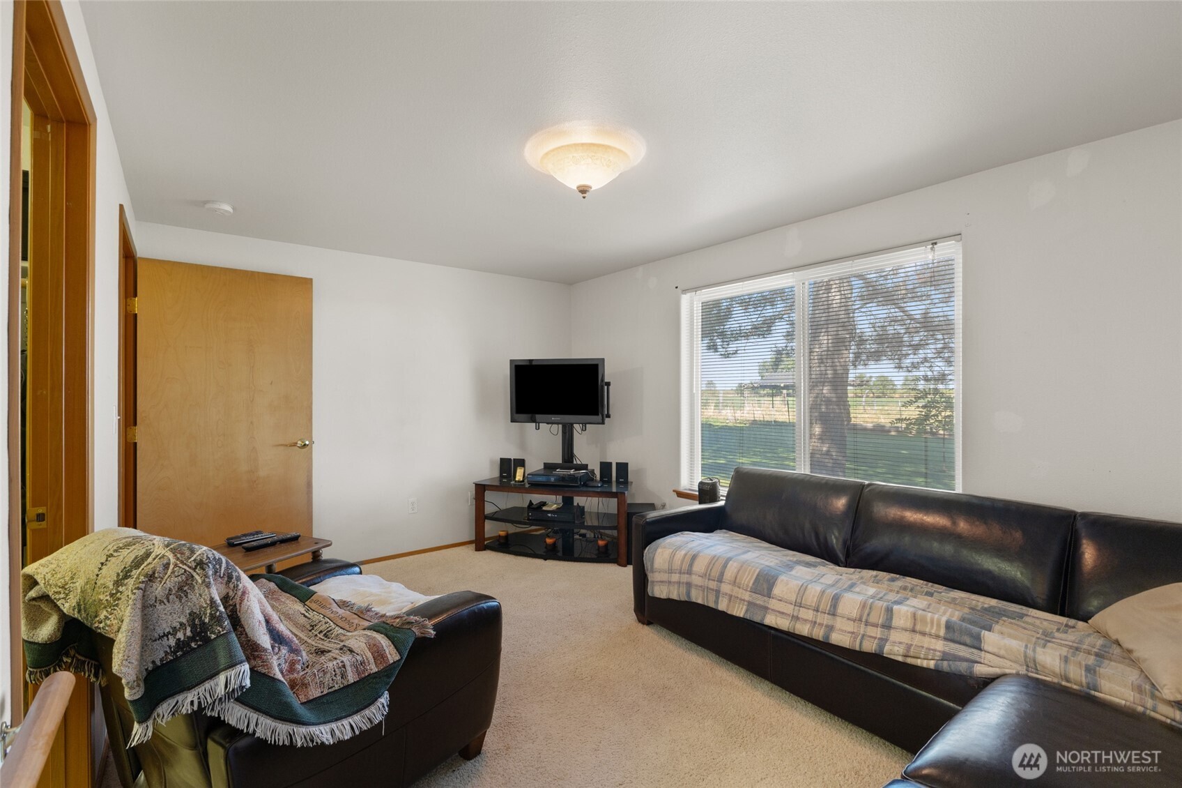 2299 Admiral Road Northeast Moses Lake, WA 98837 - Photo 27 of 40 a living room with furniture and a flat screen tv