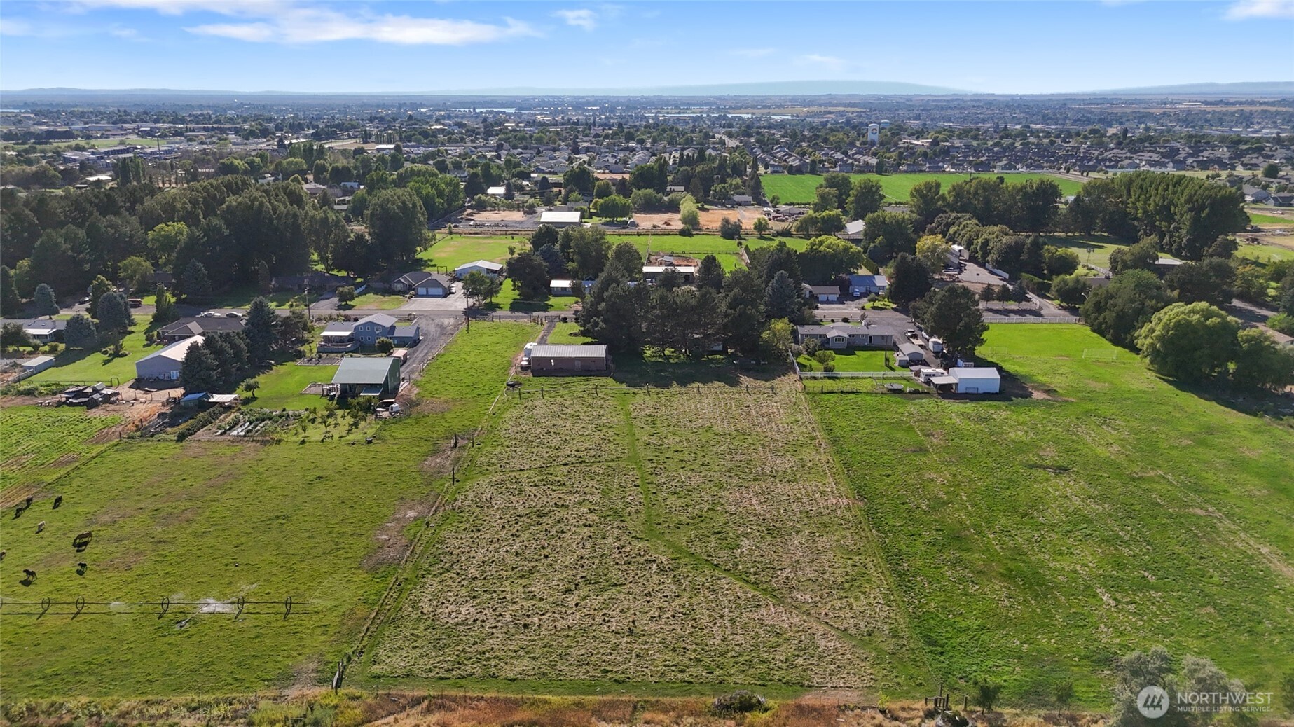 2299 Admiral Road Northeast Moses Lake, WA 98837 - Photo 39 of 40 an aerial view of multiple house
