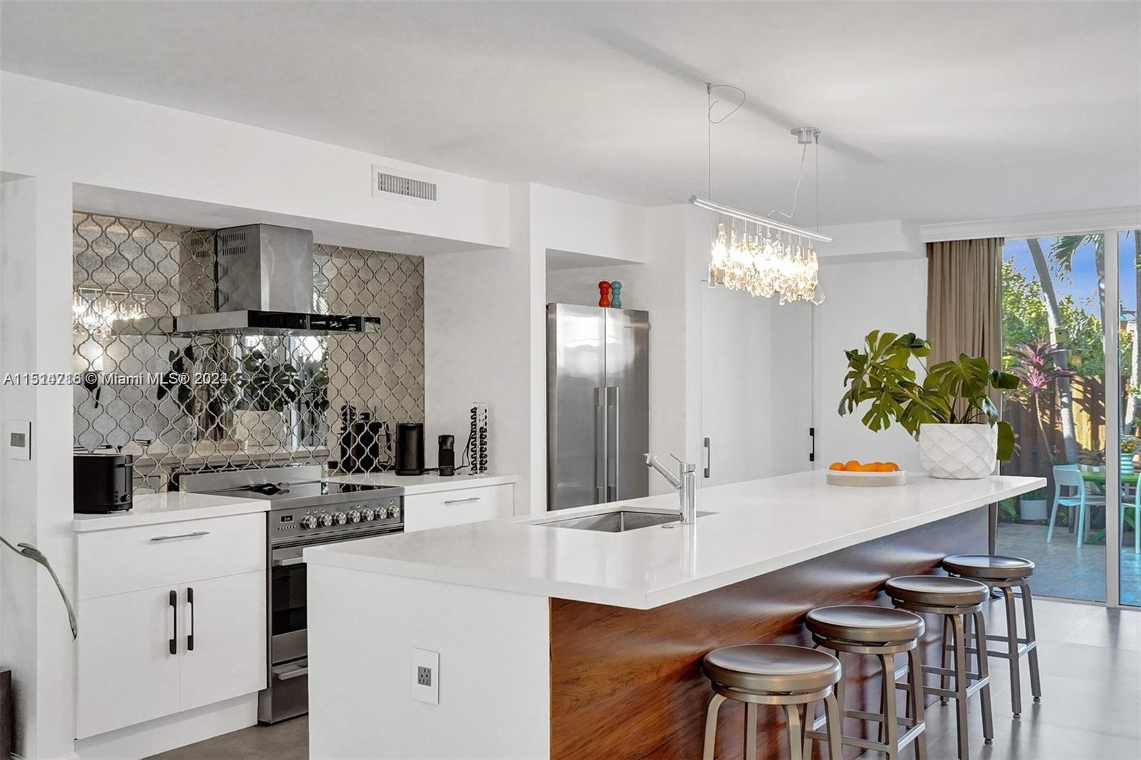 2407 Northeast 9th St Unit 104  