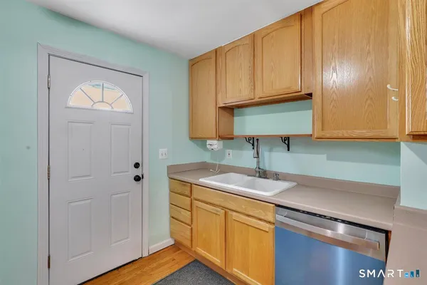 $259,900 | 20 Nassau Circle, East Hartford, CT 06118