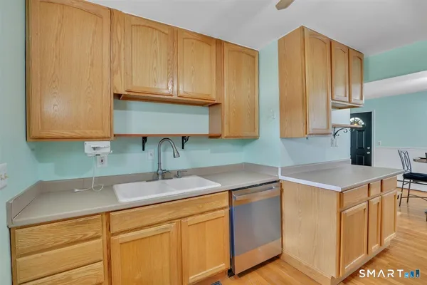 $259,900 | 20 Nassau Circle, East Hartford, CT 06118