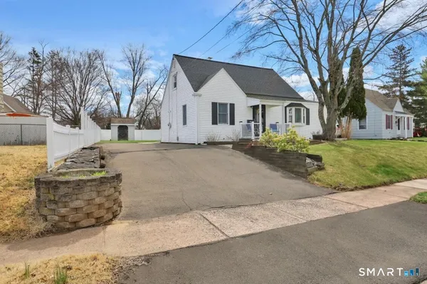 $259,900 | 20 Nassau Circle, East Hartford, CT 06118