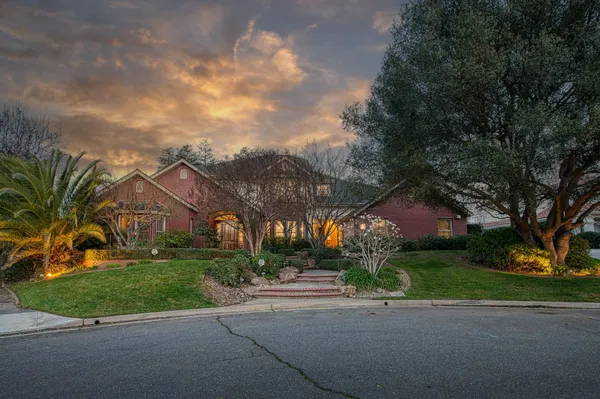 $2,090,000 | 10198 North Spanish Bay Drive, Fresno, CA 93720