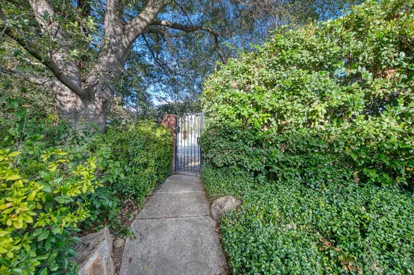 $2,090,000 | 10198 North Spanish Bay Drive, Fresno, CA 93720