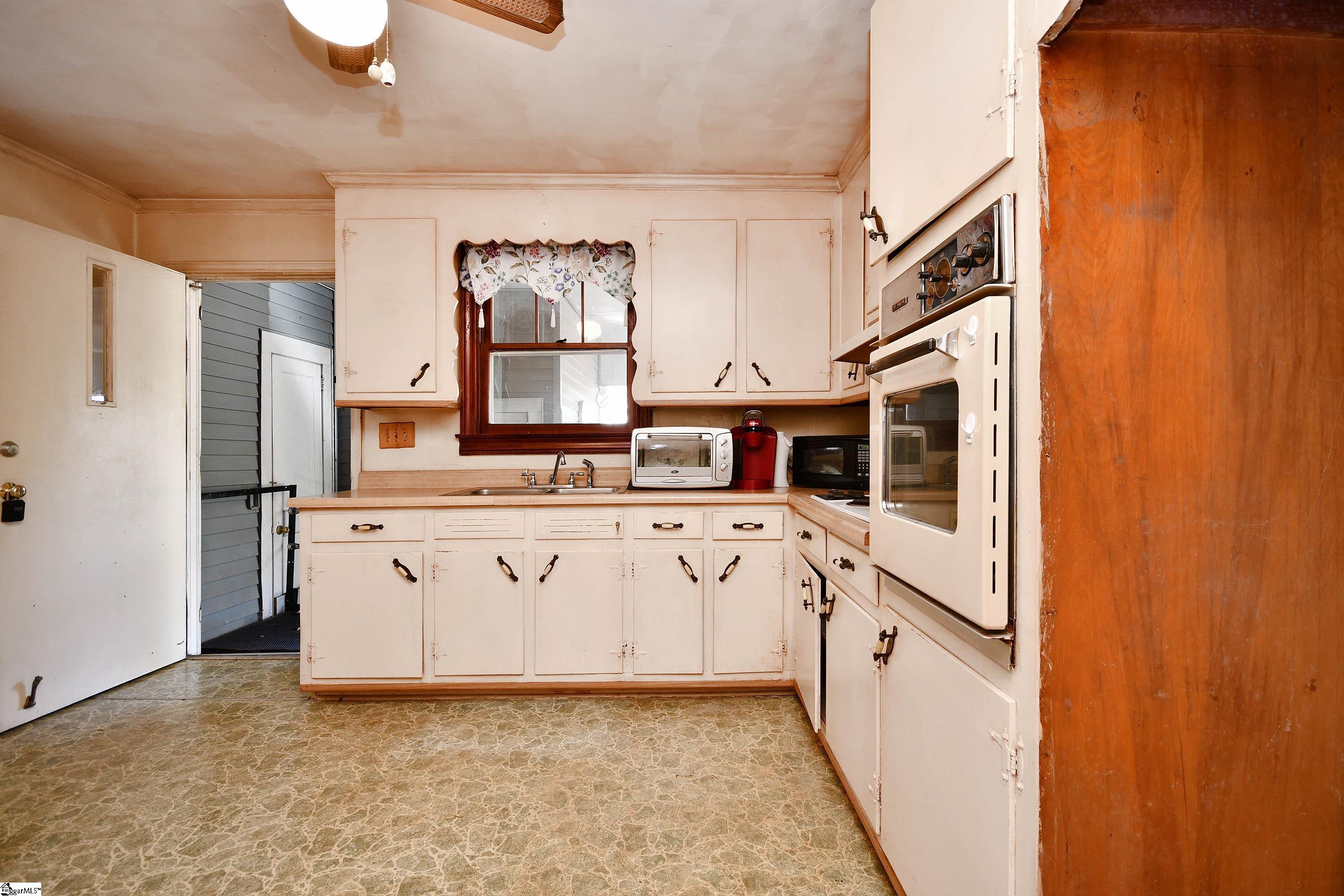 75 West Tyger Bridge Road Taylors, SC 29687 - Photo 4 of 27