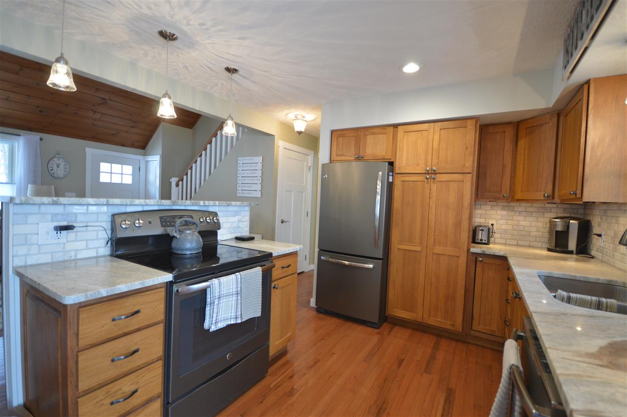 3660 South Maple Valley Road Suttons Bay, MI 49682 - Photo 5 of 33 1884457-4.JPG