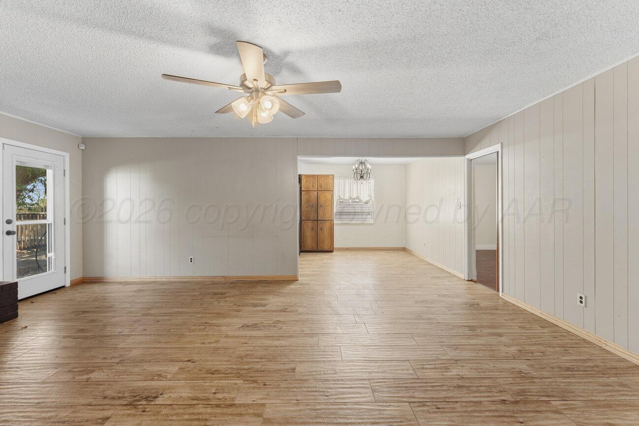 205 Houston Street Borger, TX 79007 - Photo 6 of 57 Living-2