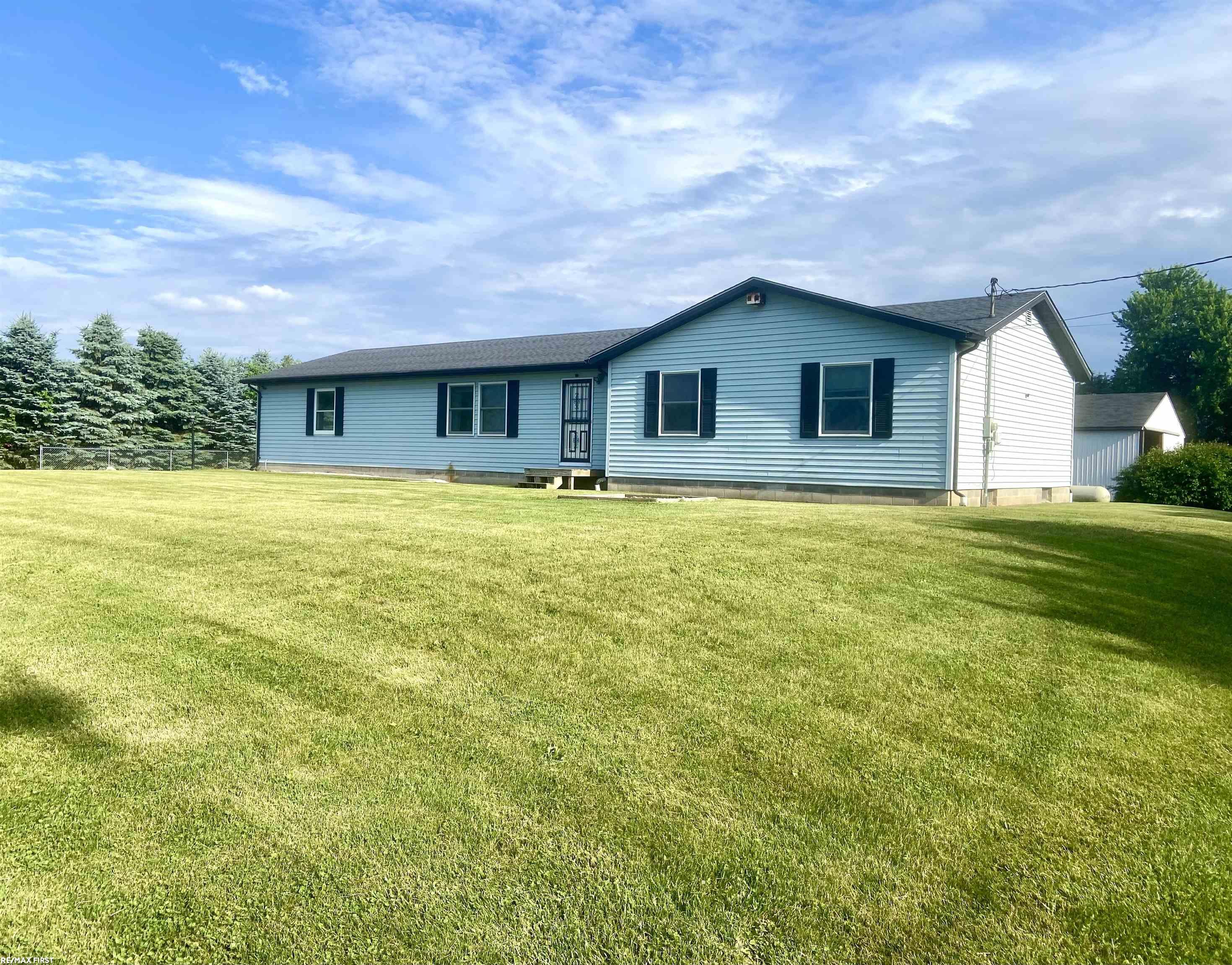 17250 Armada Center Road Armada, MI 48005 - Photo 2 of 32