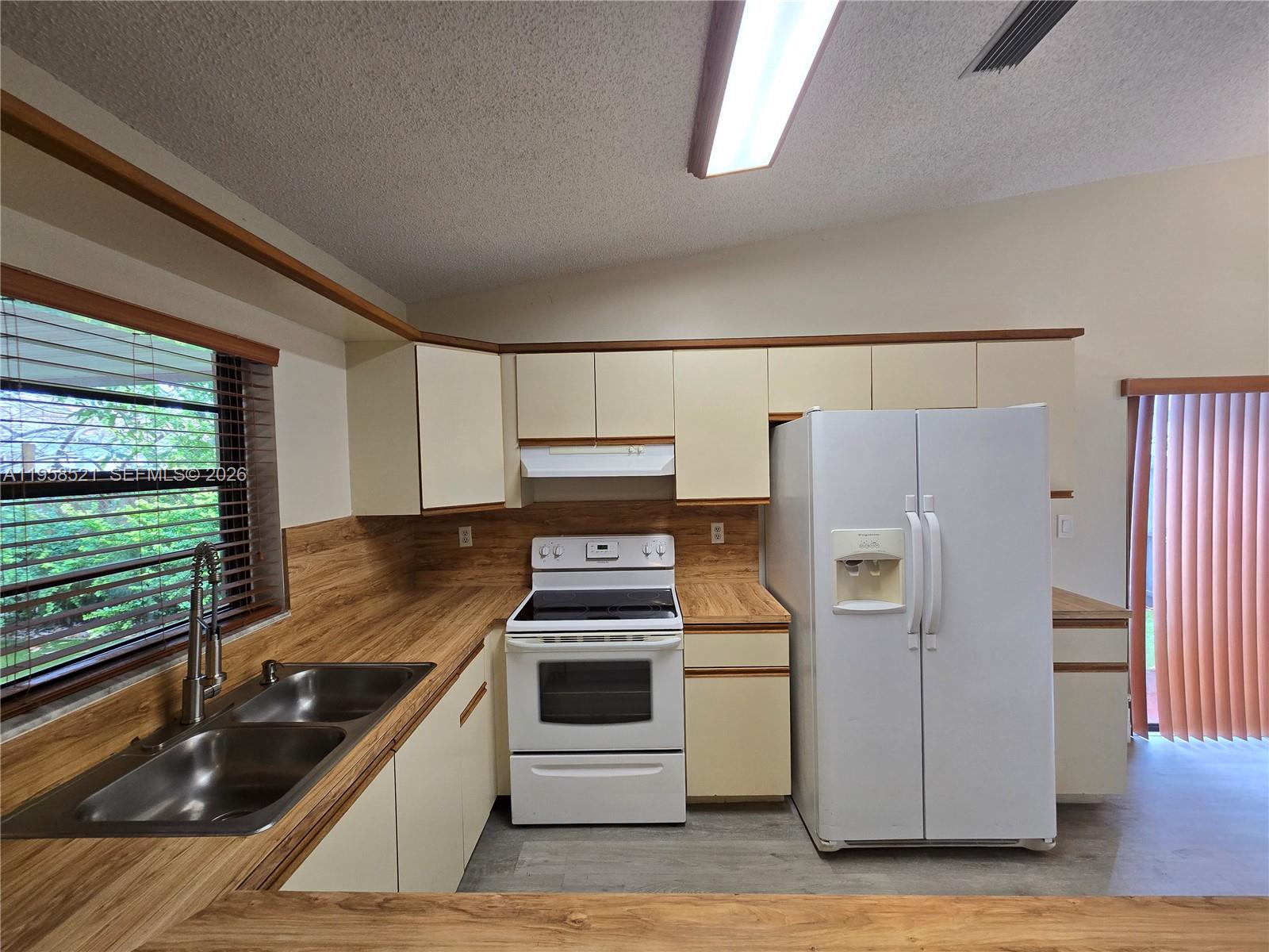 14464 Southwest 96th Terrace Miami, FL 33186 - Photo 11 of 34