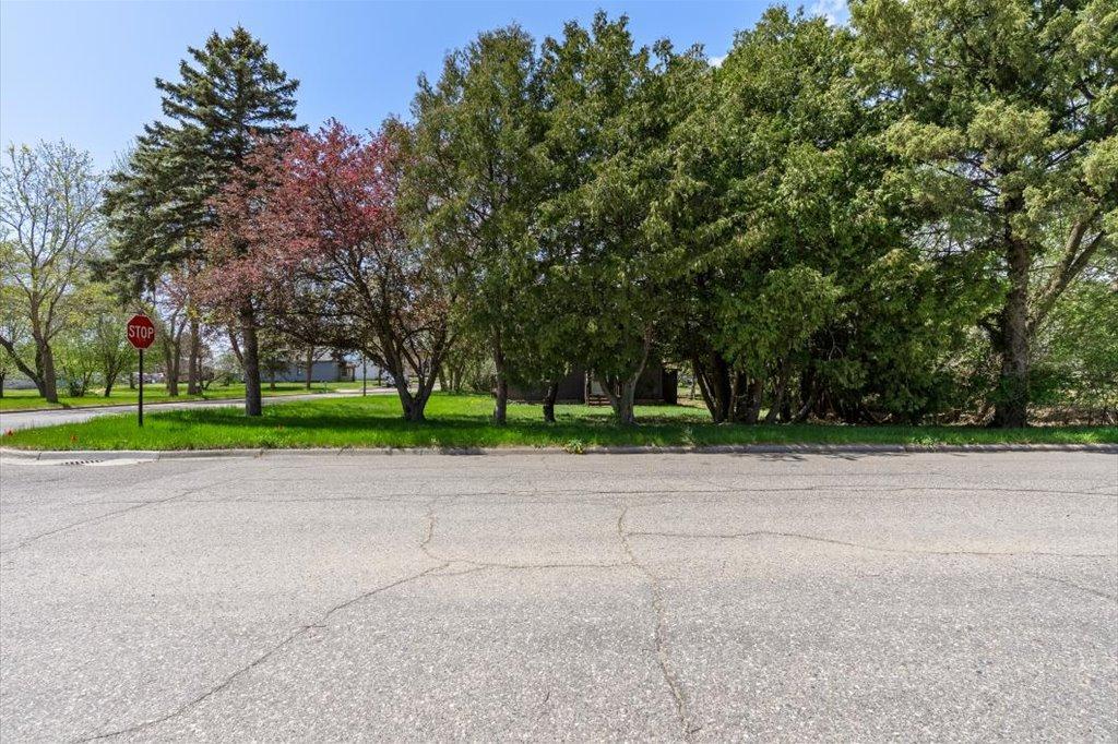 323 4th Street Southeast Staples, MN 56479 - Photo 23 of 26