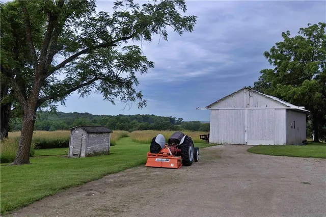 $300,000 | 510 Northwest 100th Street, Spickard, MO 64679