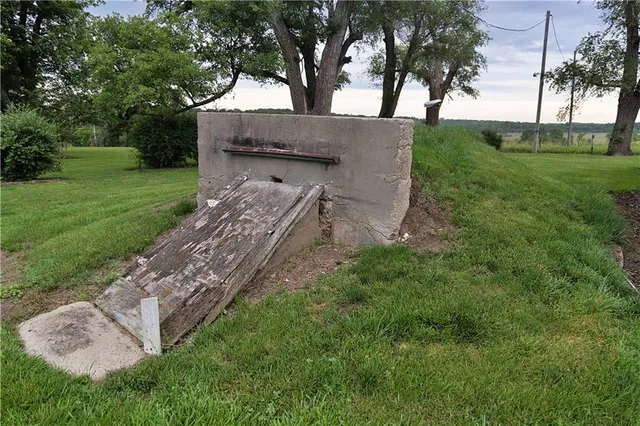 $300,000 | 510 Northwest 100th Street, Spickard, MO 64679