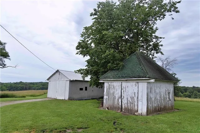 $300,000 | 510 Northwest 100th Street, Spickard, MO 64679