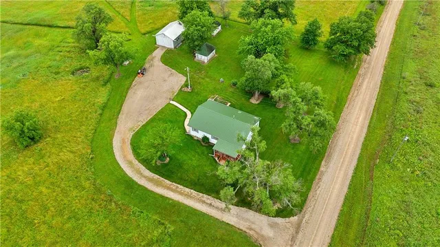 $300,000 | 510 Northwest 100th Street, Spickard, MO 64679