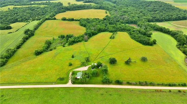 $300,000 | 510 Northwest 100th Street, Spickard, MO 64679