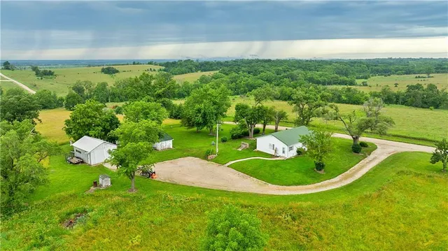 $300,000 | 510 Northwest 100th Street, Spickard, MO 64679