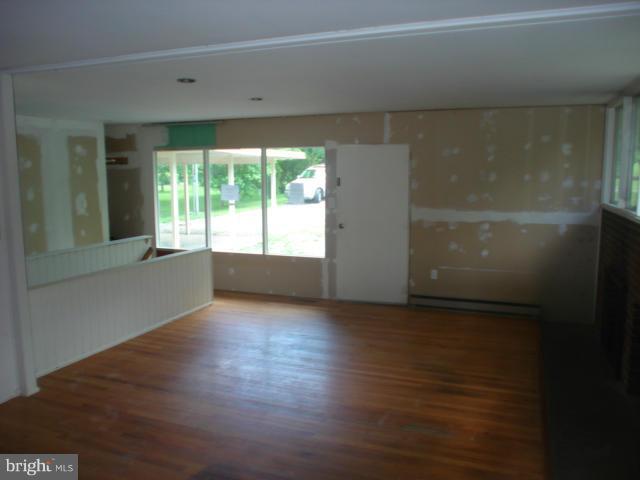 6006 Linganore Road Frederick, MD 21701 - Photo 5 of 16 Living Room