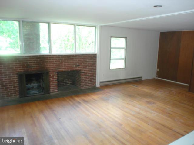 6006 Linganore Road Frederick, MD 21701 - Photo 6 of 16 Living Room