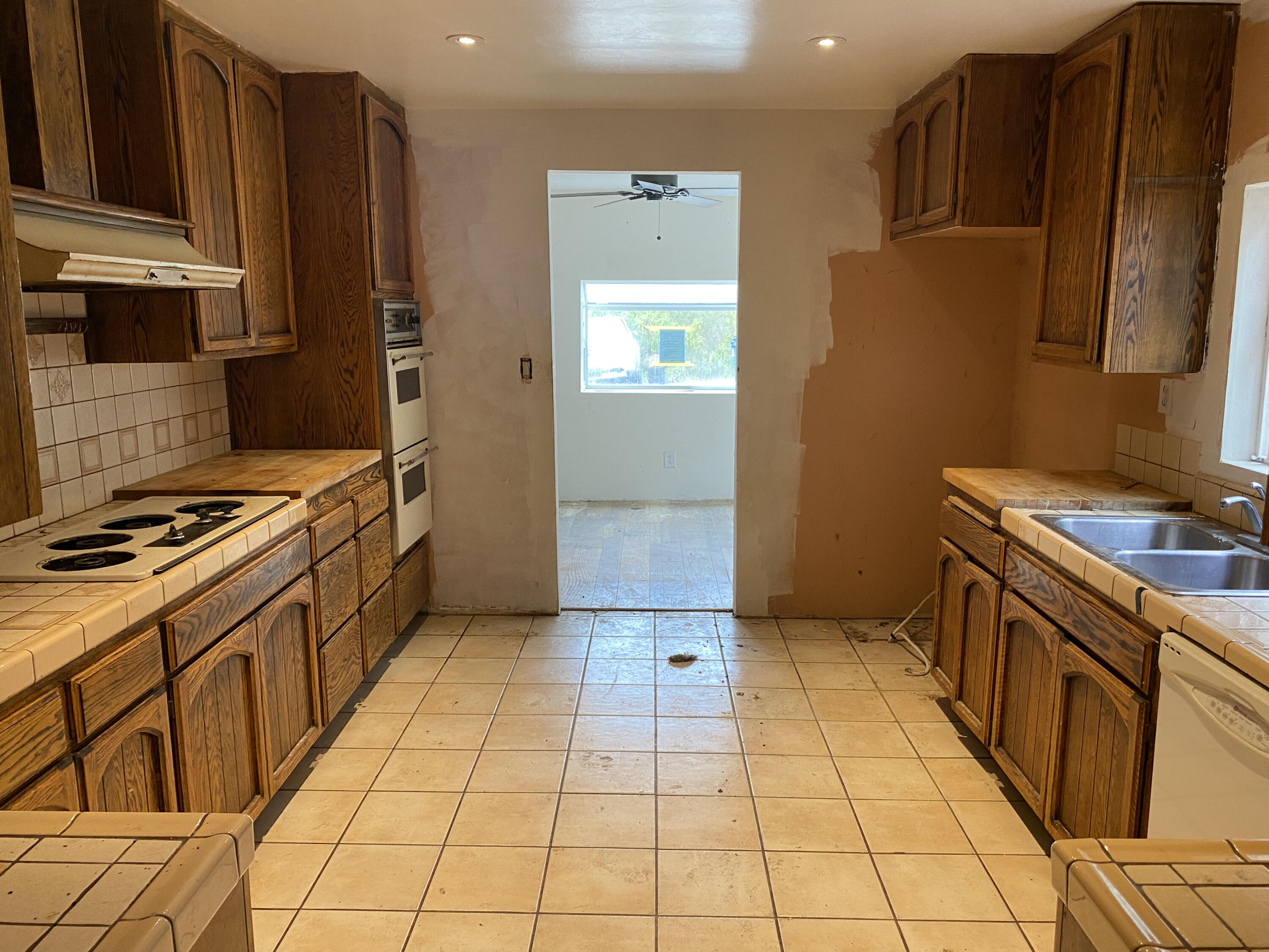 1041 Palomino Road Santa Barbara, CA 93105 - Photo 13 of 27 Kitchen