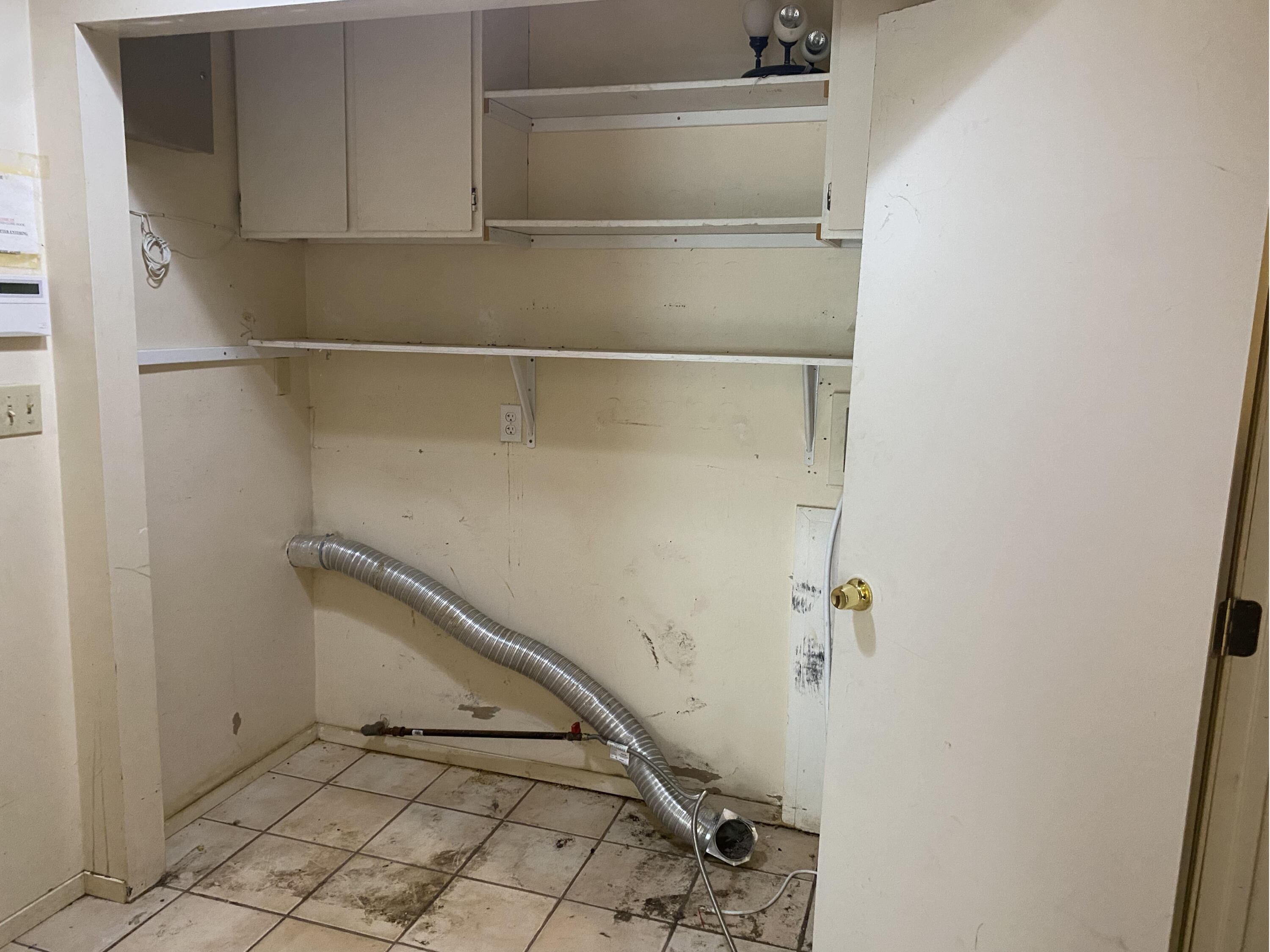 1041 Palomino Road Santa Barbara, CA 93105 - Photo 14 of 27 Laundry room