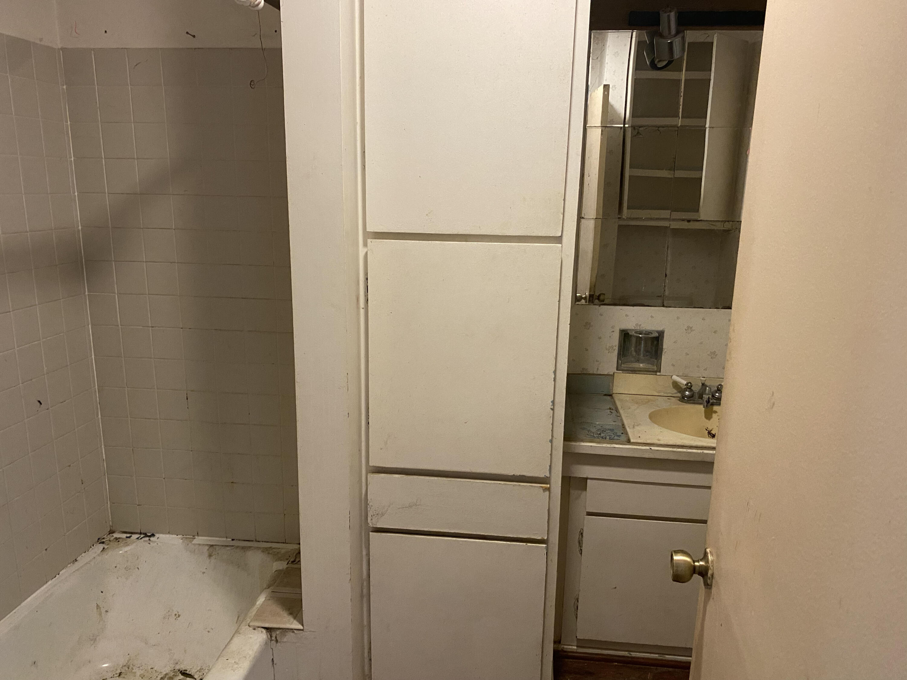 1041 Palomino Road Santa Barbara, CA 93105 - Photo 17 of 27 Guest Bath