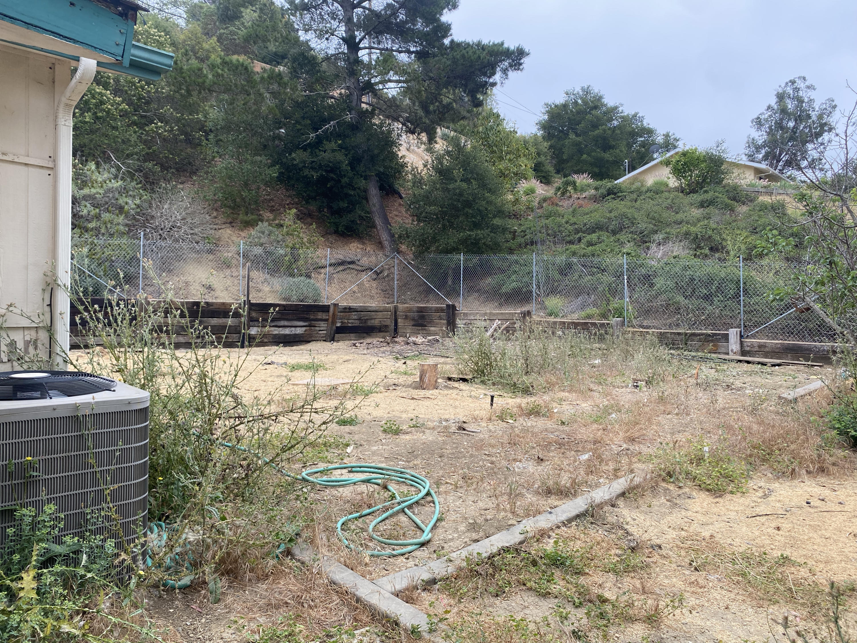1041 Palomino Road Santa Barbara, CA 93105 - Photo 4 of 27 Backyard