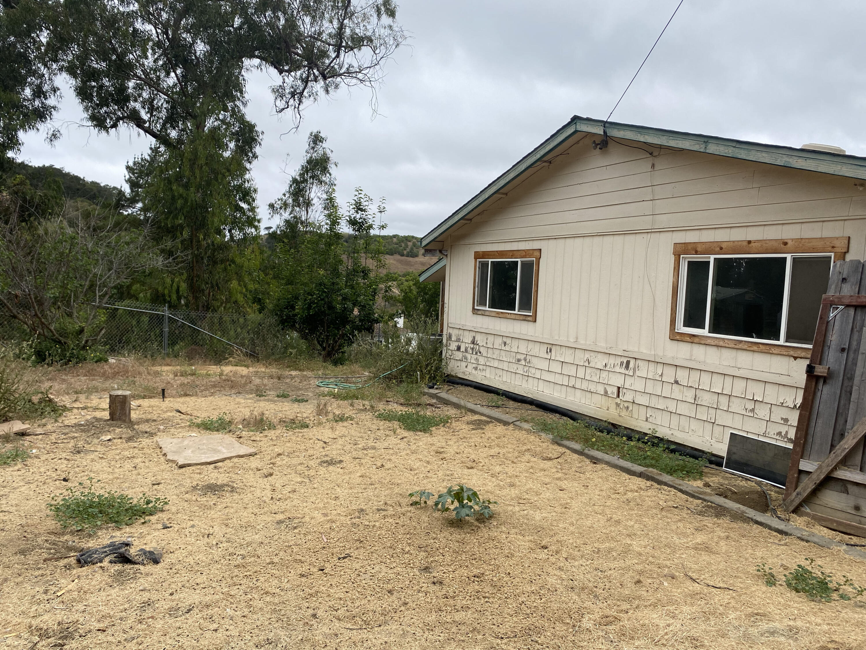 1041 Palomino Road Santa Barbara, CA 93105 - Photo 5 of 27 Backyard