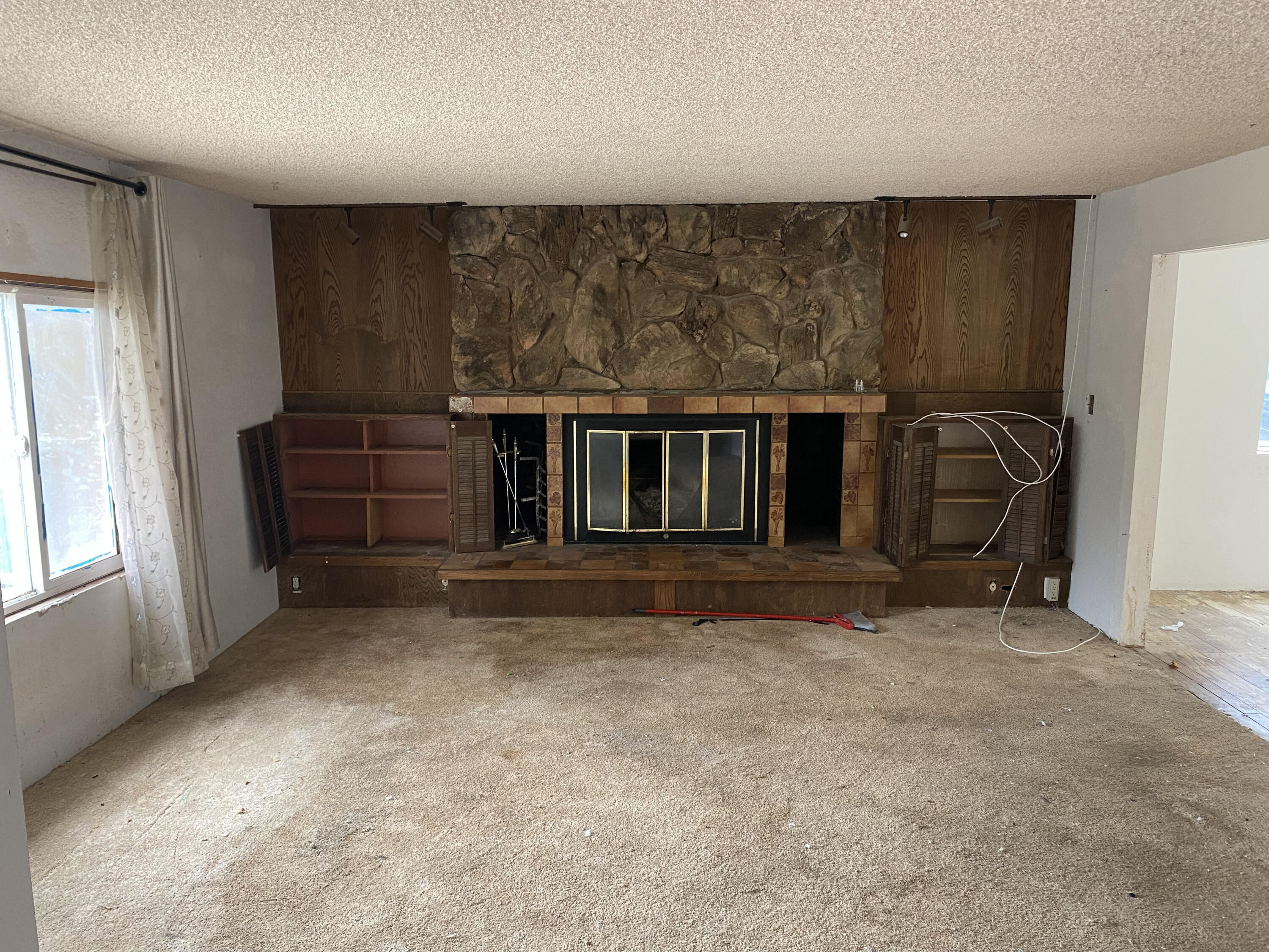 1041 Palomino Road Santa Barbara, CA 93105 - Photo 8 of 27 Living Room
