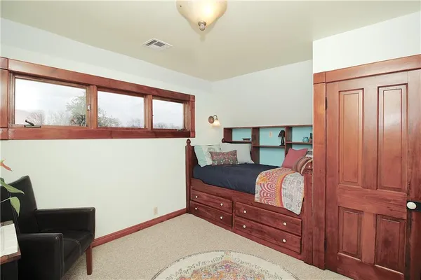 $250,000 | 819 West 7th Avenue, Garnett, KS 66032