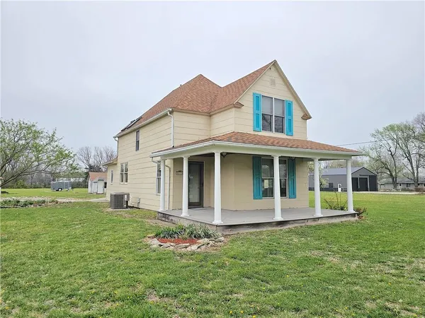 $250,000 | 819 West 7th Avenue, Garnett, KS 66032