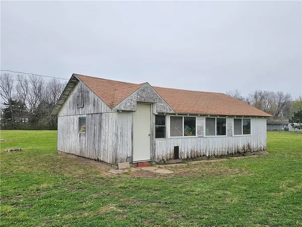 $250,000 | 819 West 7th Avenue, Garnett, KS 66032