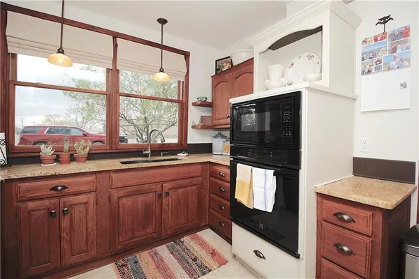 $250,000 | 819 West 7th Avenue, Garnett, KS 66032