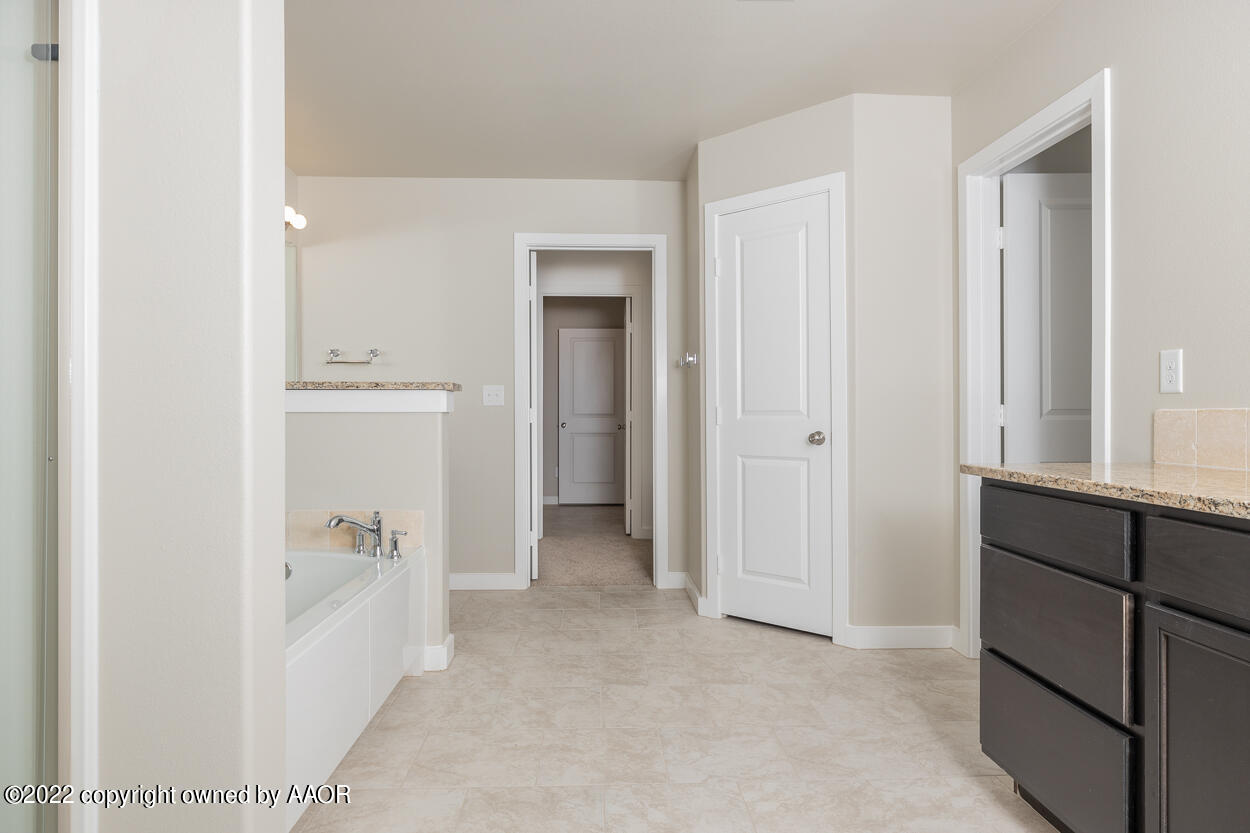 2600 Daybreak Lane Amarillo, TX 79124 - Photo 17 of 36 view of bathroom with bathtub