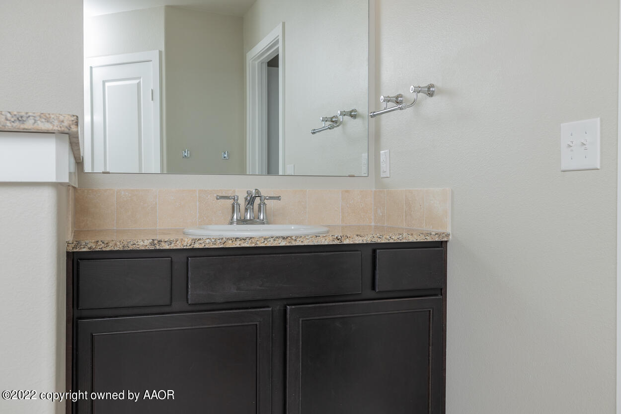 2600 Daybreak Lane Amarillo, TX 79124 - Photo 21 of 36 a bathroom with a sink and mirror