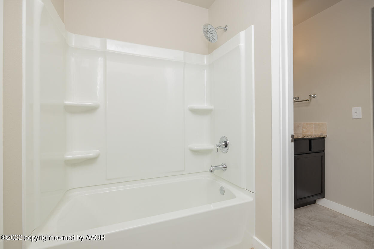 2600 Daybreak Lane Amarillo, TX 79124 - Photo 30 of 36 a bathroom with a bathtub