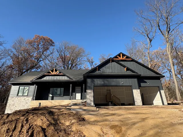 $825,000 | 1432 East Oaks Trail, Houlton, WI 54082