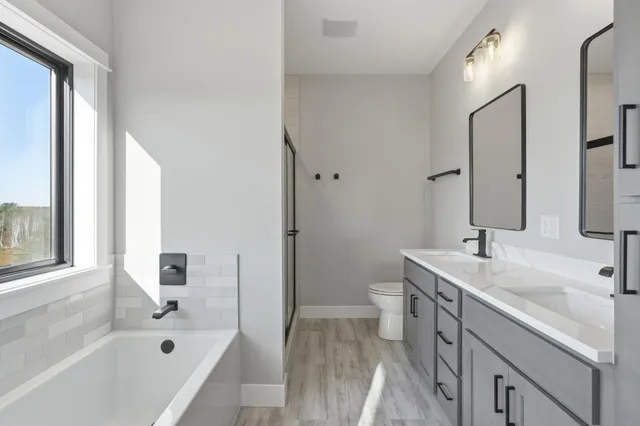 $825,000 | 1432 East Oaks Trail, Houlton, WI 54082