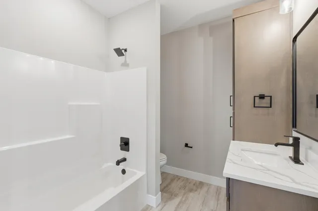 $825,000 | 1432 East Oaks Trail, Houlton, WI 54082