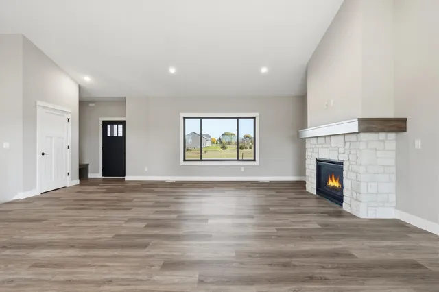 $825,000 | 1432 East Oaks Trail, Houlton, WI 54082