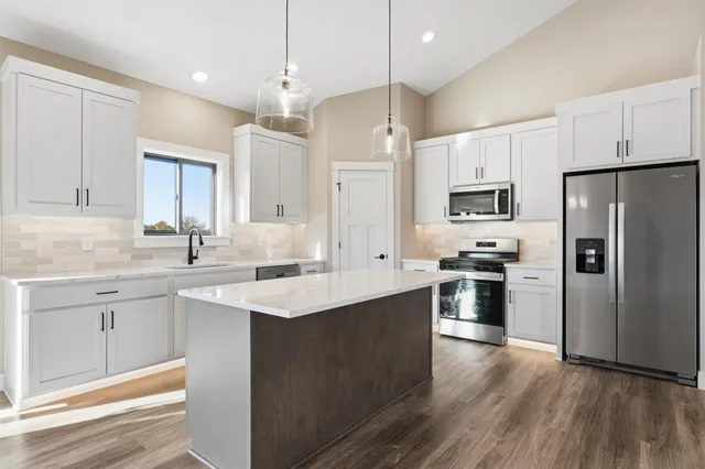 $825,000 | 1432 East Oaks Trail, Houlton, WI 54082